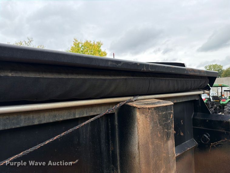 image for item FT7520 2004 Sterling Truck L9500 Series dump truck