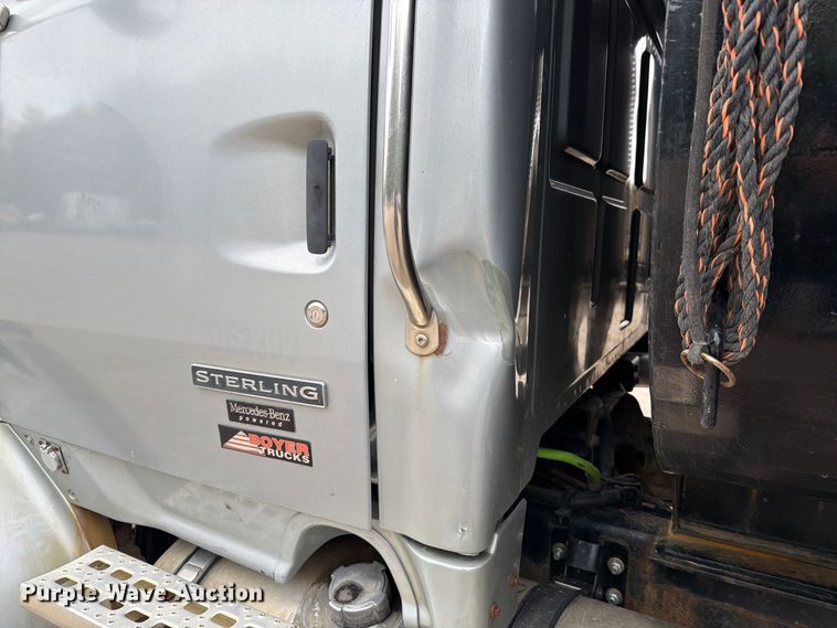 image for item FT7520 2004 Sterling Truck L9500 Series dump truck
