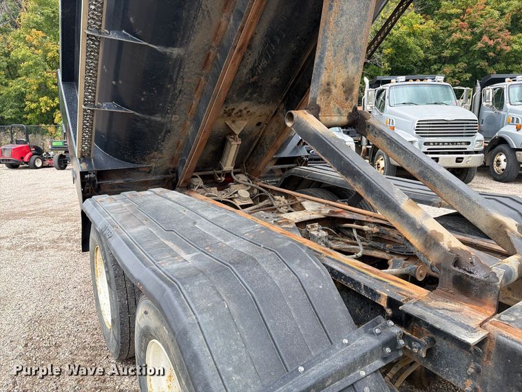 image for item FT7520 2004 Sterling Truck L9500 Series dump truck