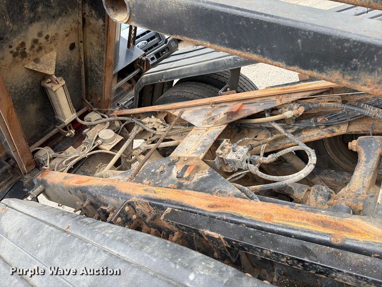 image for item FT7520 2004 Sterling Truck L9500 Series dump truck