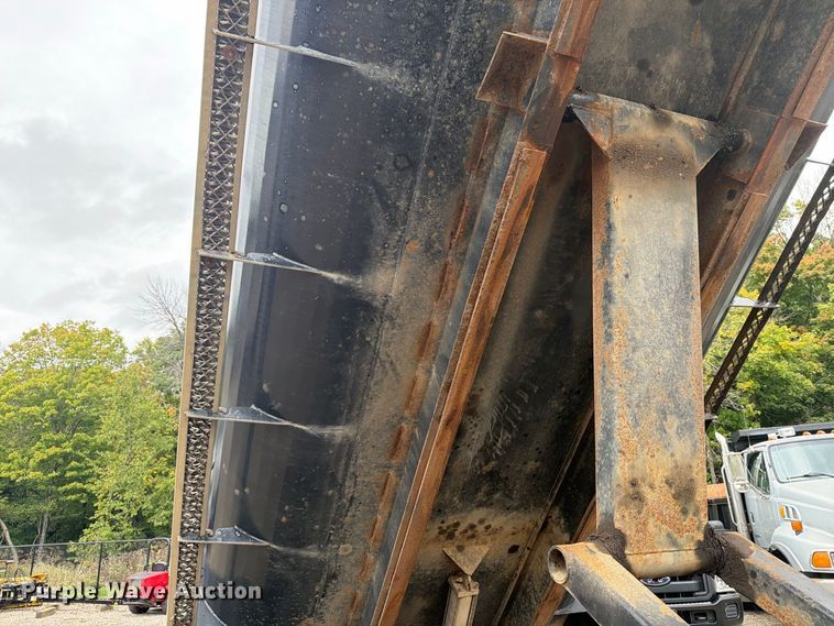 image for item FT7520 2004 Sterling Truck L9500 Series dump truck