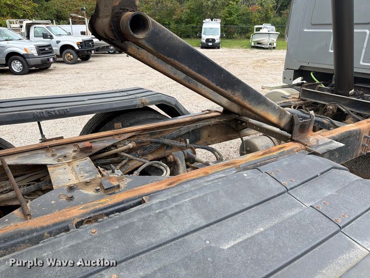 image for item FT7520 2004 Sterling Truck L9500 Series dump truck