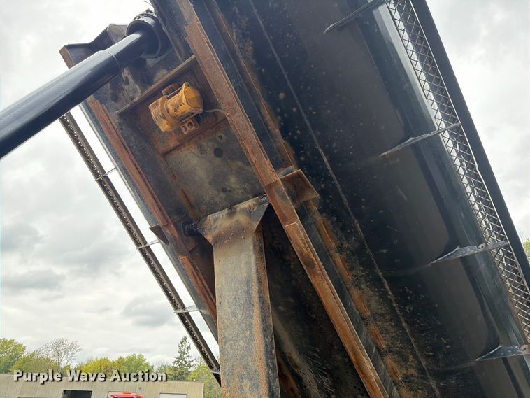 image for item FT7520 2004 Sterling Truck L9500 Series dump truck