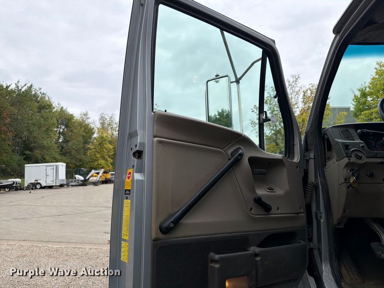 image for item FT7520 2004 Sterling Truck L9500 Series dump truck
