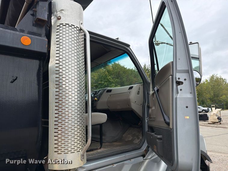 image for item FT7520 2004 Sterling Truck L9500 Series dump truck