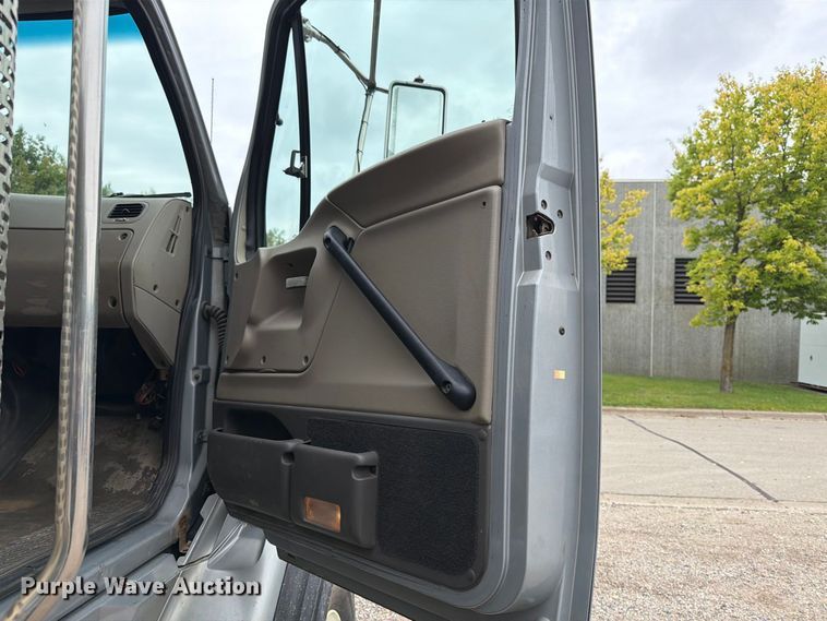 image for item FT7520 2004 Sterling Truck L9500 Series dump truck