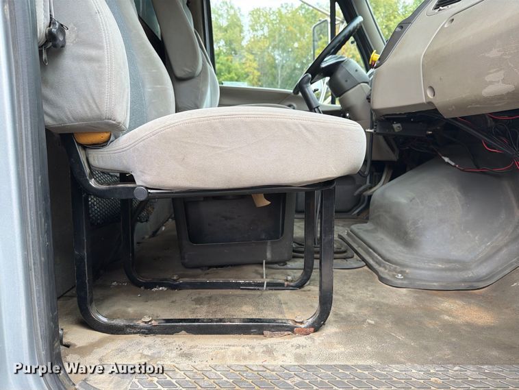 image for item FT7520 2004 Sterling Truck L9500 Series dump truck