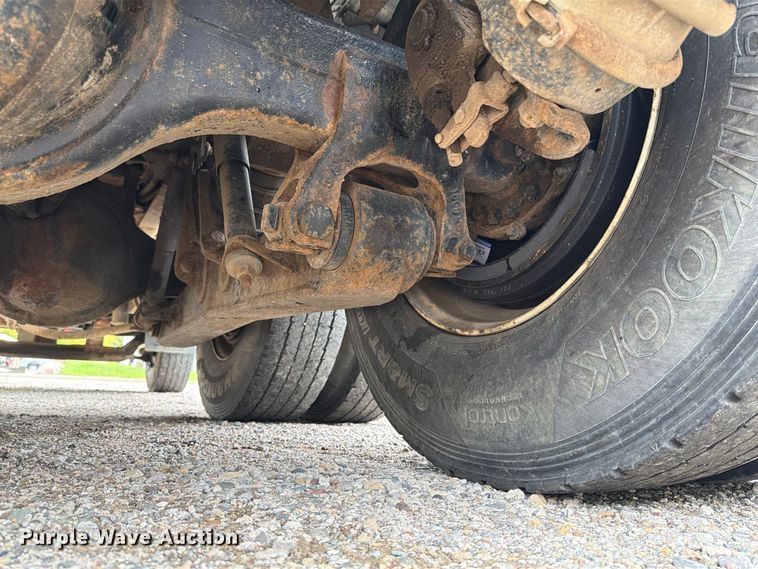 image for item FT7520 2004 Sterling Truck L9500 Series dump truck
