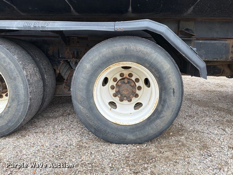 image for item FT7520 2004 Sterling Truck L9500 Series dump truck