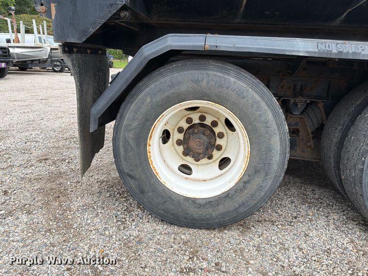 image for item FT7520 2004 Sterling Truck L9500 Series dump truck