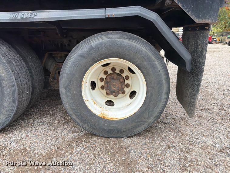 image for item FT7520 2004 Sterling Truck L9500 Series dump truck