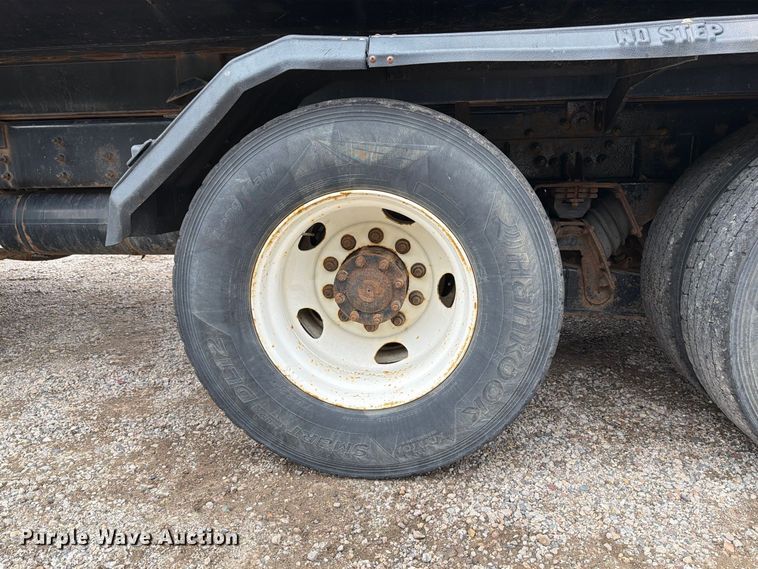 image for item FT7520 2004 Sterling Truck L9500 Series dump truck