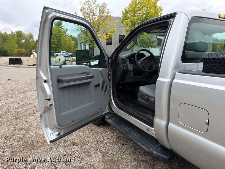 image for item FT7521 2015 Ford F250 Super Duty pickup truck