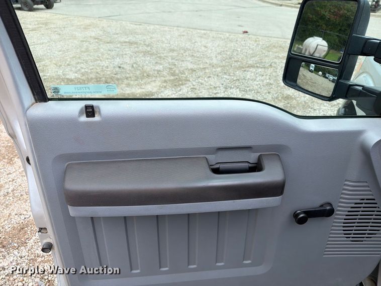 image for item FT7521 2015 Ford F250 Super Duty pickup truck