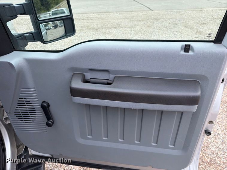 image for item FT7521 2015 Ford F250 Super Duty pickup truck