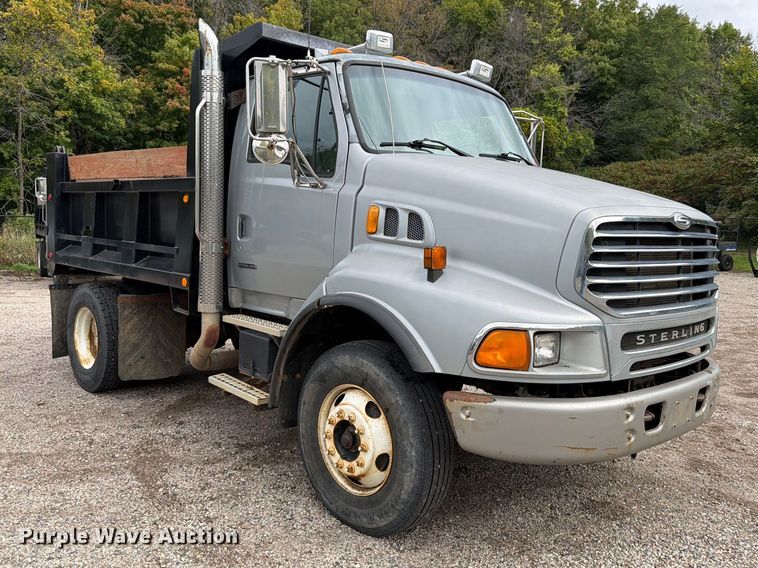 image for item FT7522 2004 Sterling Truck L8500 Series dump truck