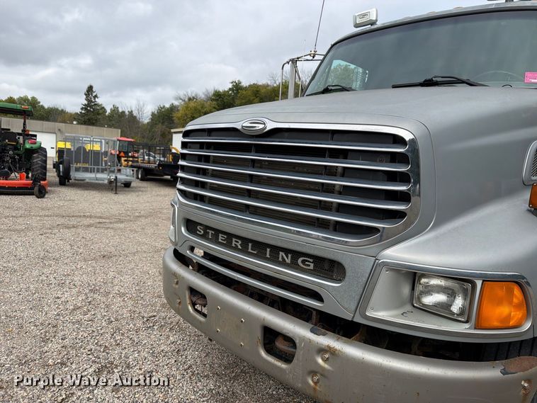 image for item FT7522 2004 Sterling Truck L8500 Series dump truck