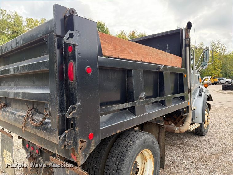 image for item FT7522 2004 Sterling Truck L8500 Series dump truck