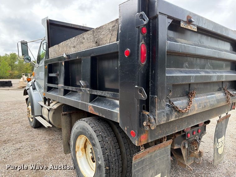 image for item FT7522 2004 Sterling Truck L8500 Series dump truck