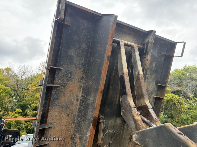 image for item FT7522 2004 Sterling Truck L8500 Series dump truck