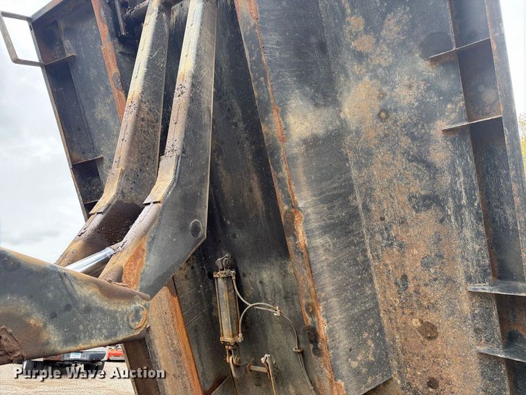 image for item FT7522 2004 Sterling Truck L8500 Series dump truck