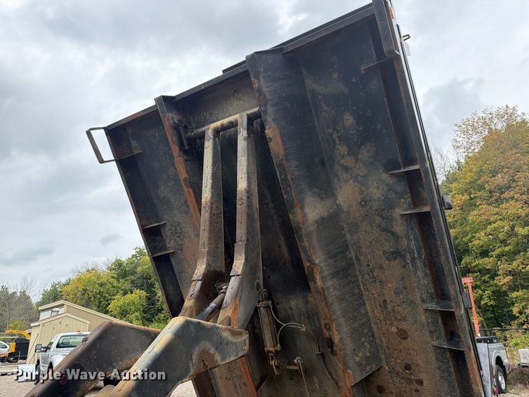 image for item FT7522 2004 Sterling Truck L8500 Series dump truck