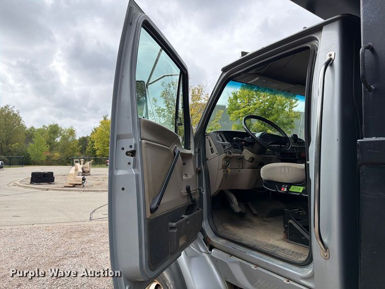 image for item FT7522 2004 Sterling Truck L8500 Series dump truck