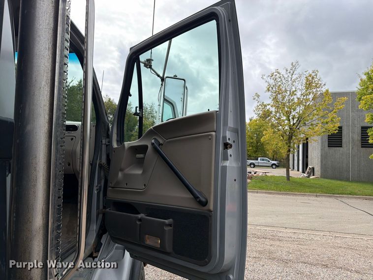 image for item FT7522 2004 Sterling Truck L8500 Series dump truck