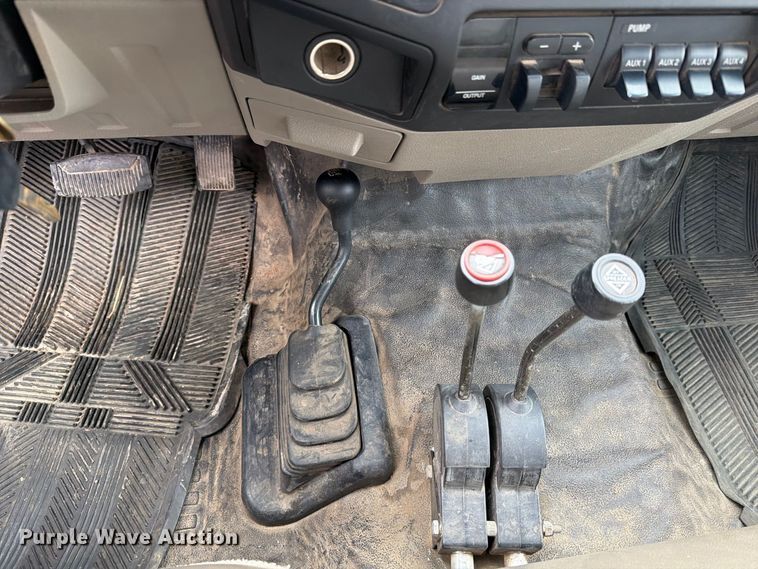 image for item FT7525 2008 Ford F350 Super Duty dump truck