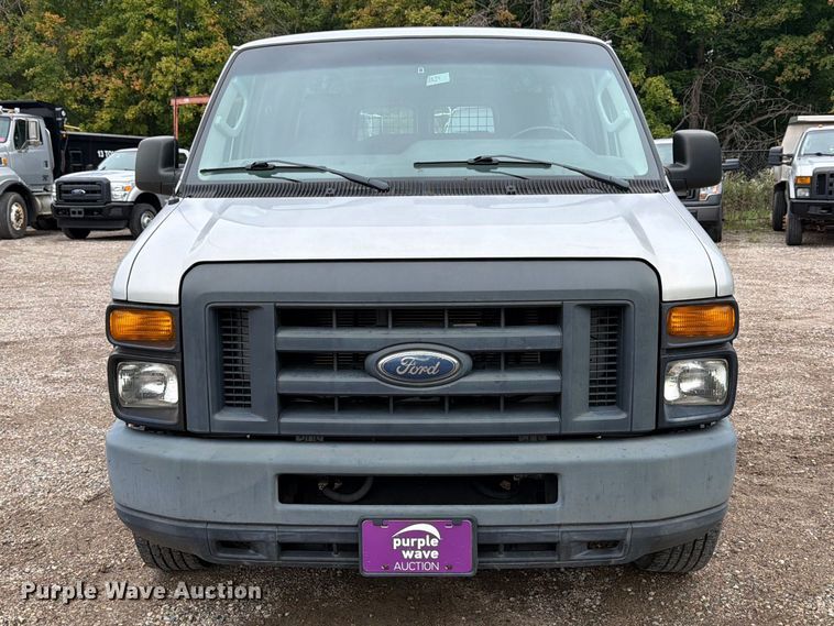 image for item FT7526 2013 Ford E350 Super Duty van