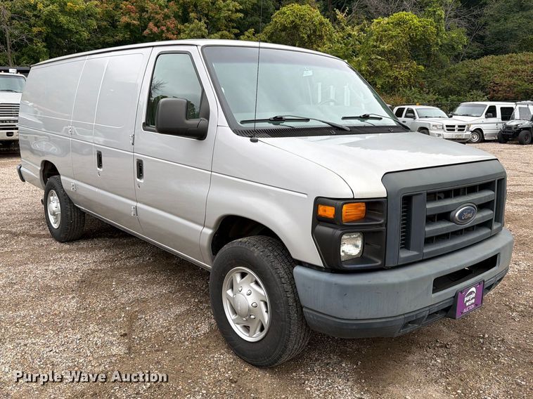 image for item FT7526 2013 Ford E350 Super Duty van