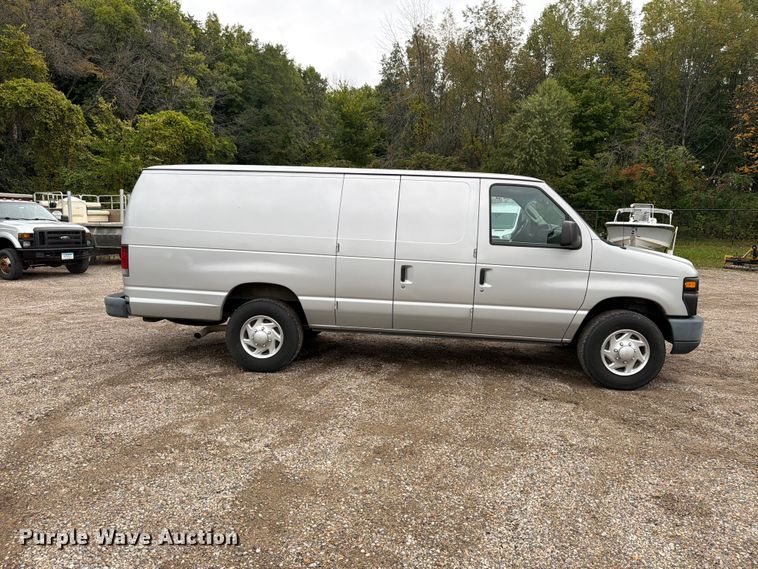 image for item FT7526 2013 Ford E350 Super Duty van