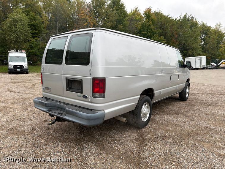 image for item FT7526 2013 Ford E350 Super Duty van