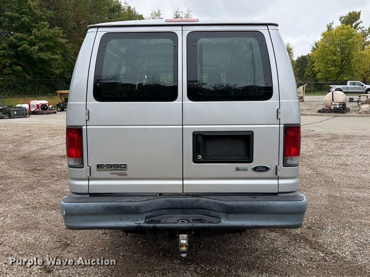 image for item FT7526 2013 Ford E350 Super Duty van
