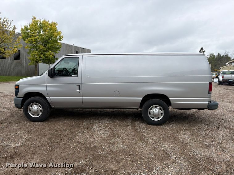 image for item FT7526 2013 Ford E350 Super Duty van