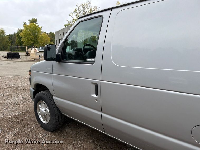 image for item FT7526 2013 Ford E350 Super Duty van
