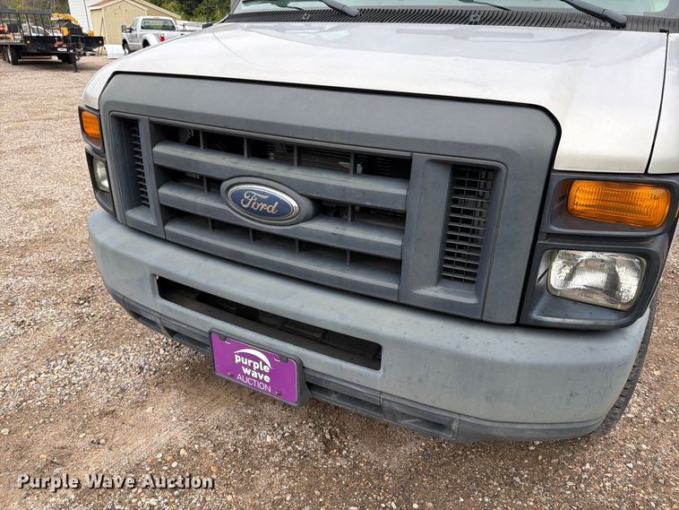 image for item FT7526 2013 Ford E350 Super Duty van