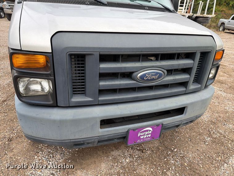 image for item FT7526 2013 Ford E350 Super Duty van