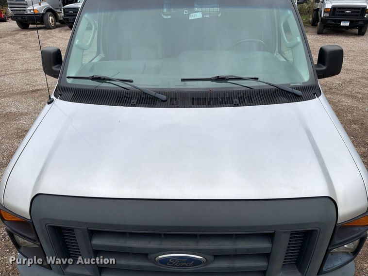 image for item FT7526 2013 Ford E350 Super Duty van