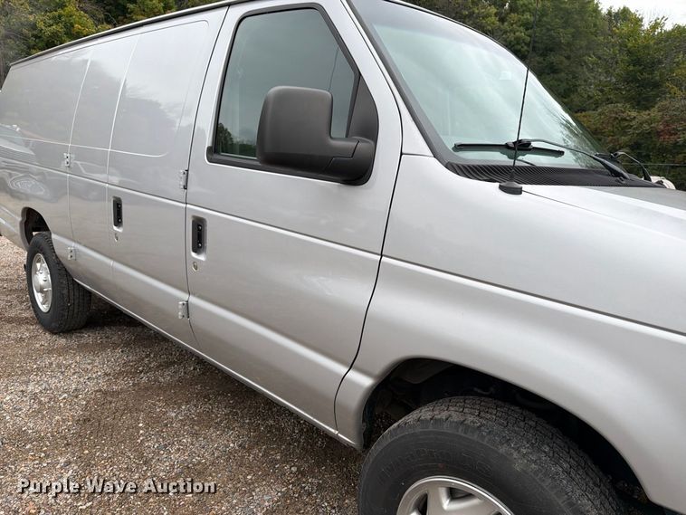 image for item FT7526 2013 Ford E350 Super Duty van