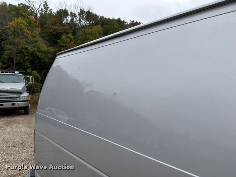 image for item FT7526 2013 Ford E350 Super Duty van