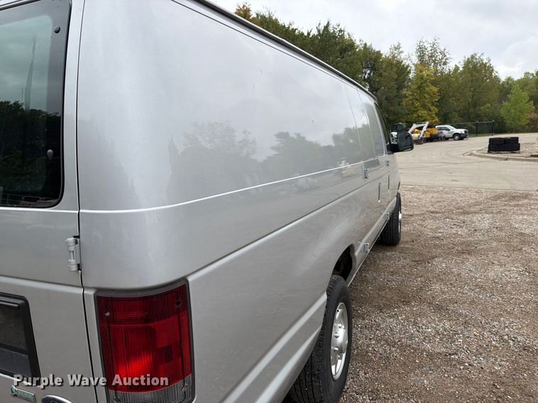 image for item FT7526 2013 Ford E350 Super Duty van