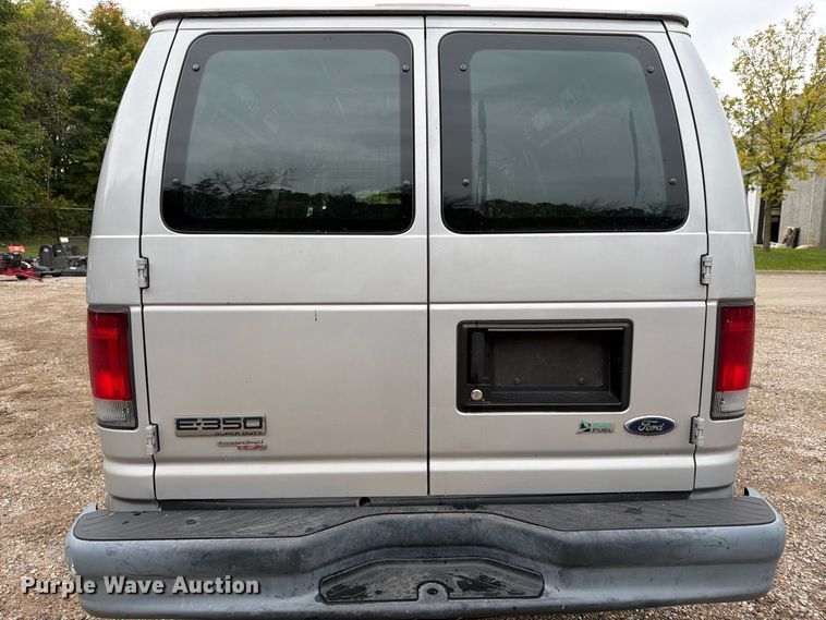 image for item FT7526 2013 Ford E350 Super Duty van