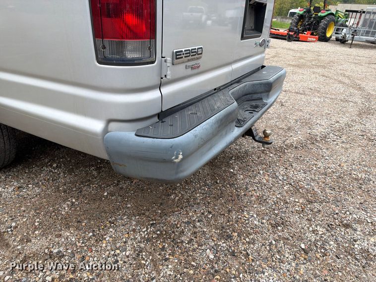image for item FT7526 2013 Ford E350 Super Duty van