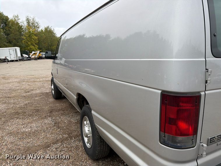 image for item FT7526 2013 Ford E350 Super Duty van