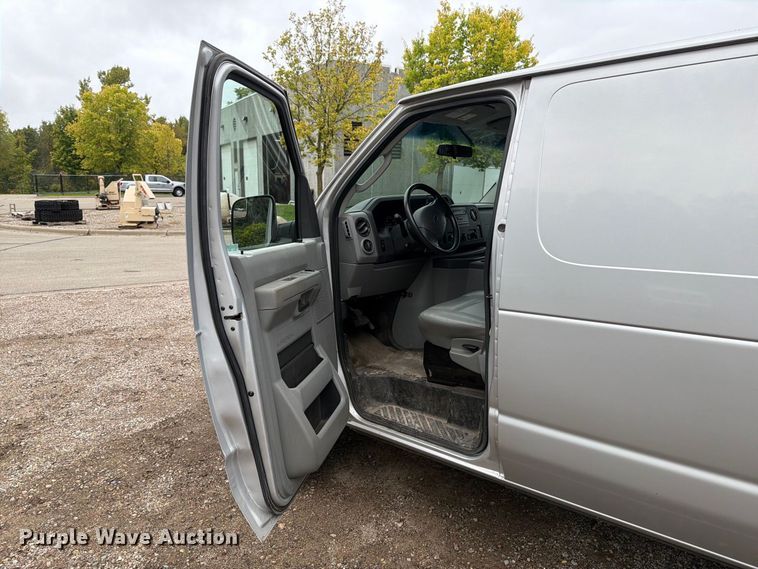 image for item FT7526 2013 Ford E350 Super Duty van