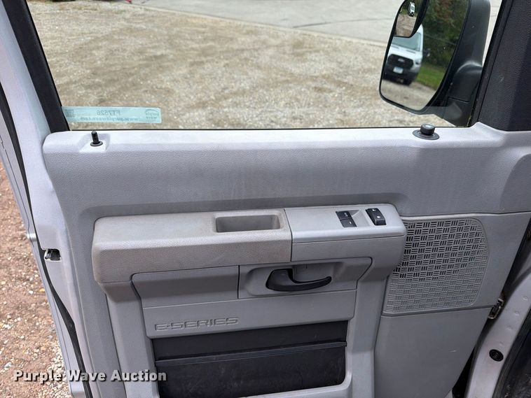 image for item FT7526 2013 Ford E350 Super Duty van