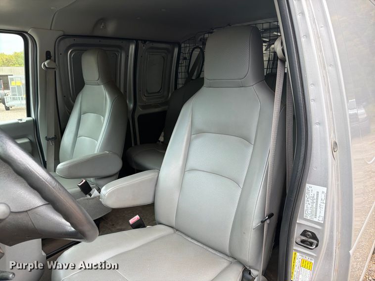 image for item FT7526 2013 Ford E350 Super Duty van