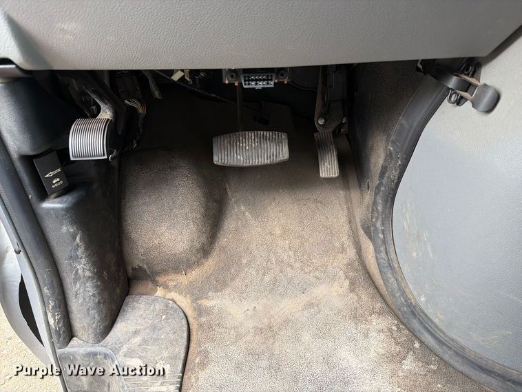 image for item FT7526 2013 Ford E350 Super Duty van