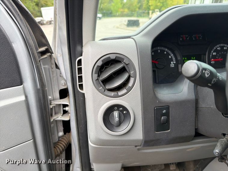 image for item FT7526 2013 Ford E350 Super Duty van